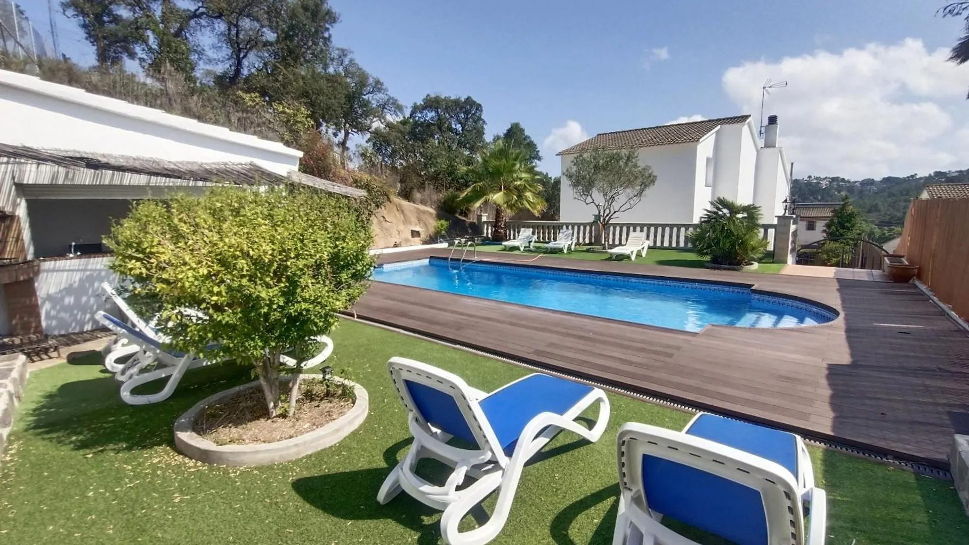 Bright Villa In Vidreres With Private Pool And Jacuzzi